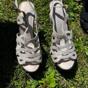 High heel shoes size 8